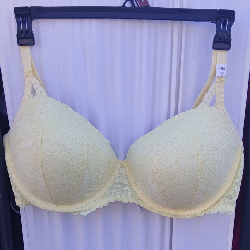PINK Victoria's Secret Lace Bra in Soft Yellow